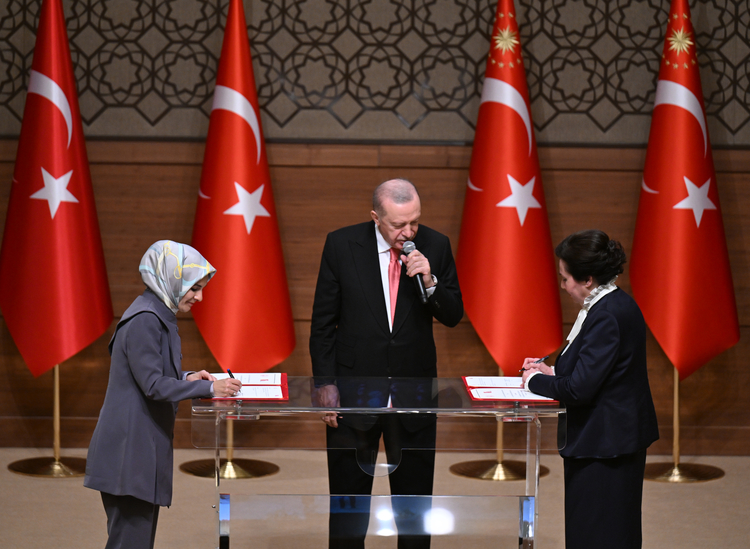 Aile ve Sosyal Hizmetler Bakanı Mahinur Özdemir Göktaş, Cumhurbaşkanı Recep Tayyip Erdoğan