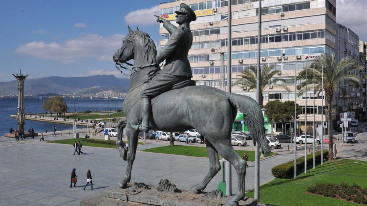 Atatürk Anıtı