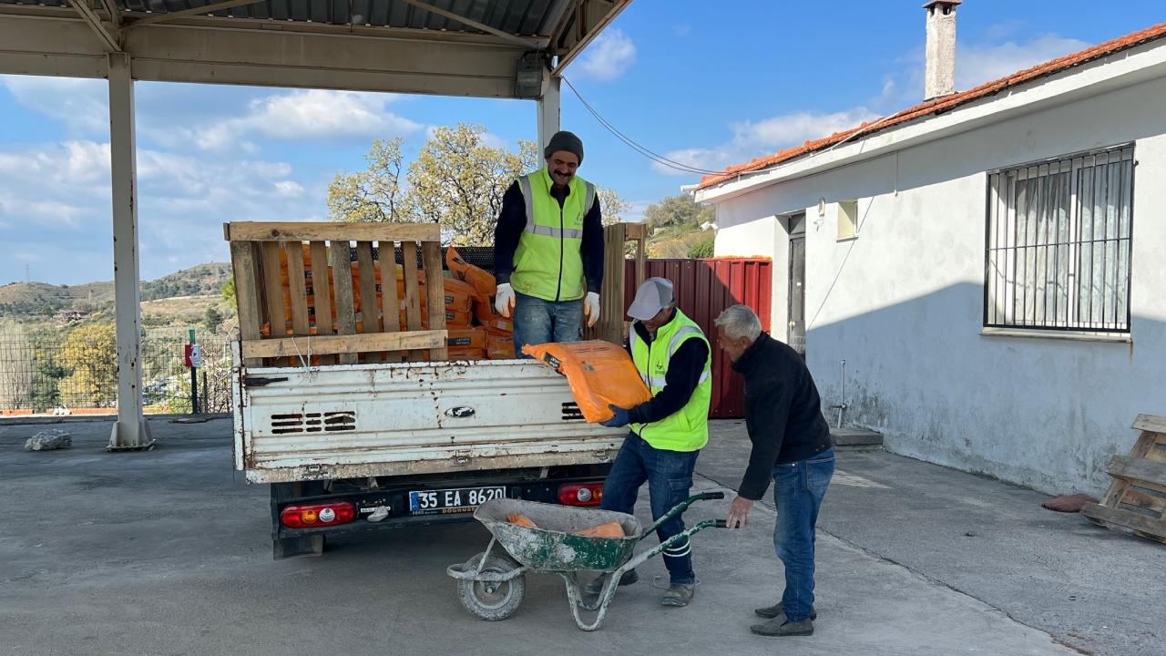 Çiftçilere Hediye Edilen İlaçlama Makinesi